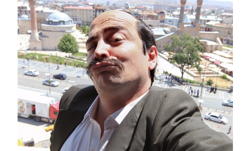AHMET KURAL'IN BAŞI YİNE DERTTE